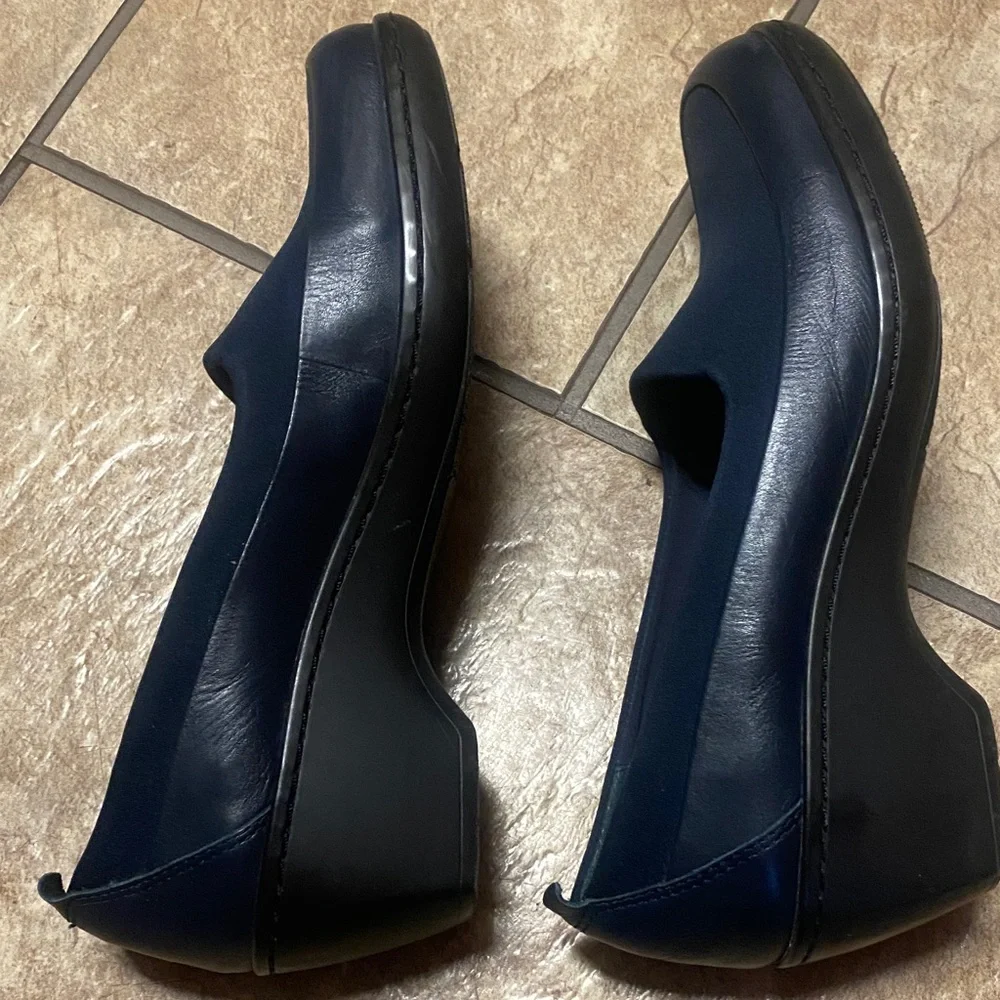 Easy Spirit Women’s Navy Slip-On Leather Loafers 7-7.5 Office Casual Academia